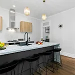 Edw19 - Stylish 2-Bed, 2-Bath Townhose In Drummoyne