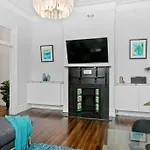 Edw19 - Stylish 2-Bed, 2-Bath Townhose In Drummoyne