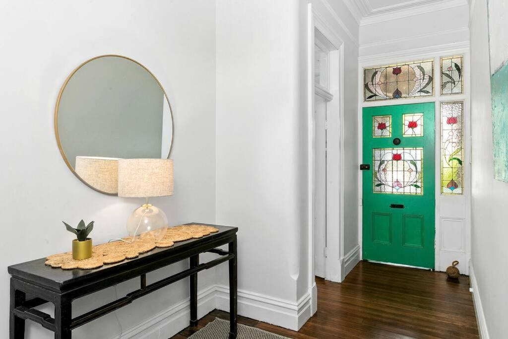 Edw19 - Stylish 2-Bed, 2-Bath Townhose In Drummoyne Holiday home *
