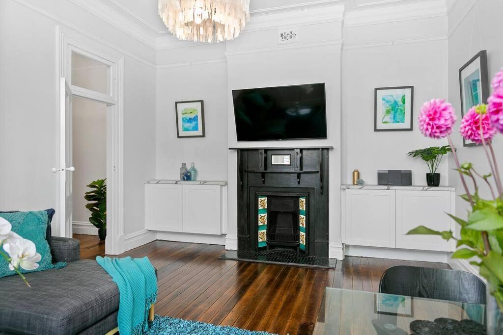 Edw19 - Stylish 2-Bed, 2-Bath Townhose In Drummoyne