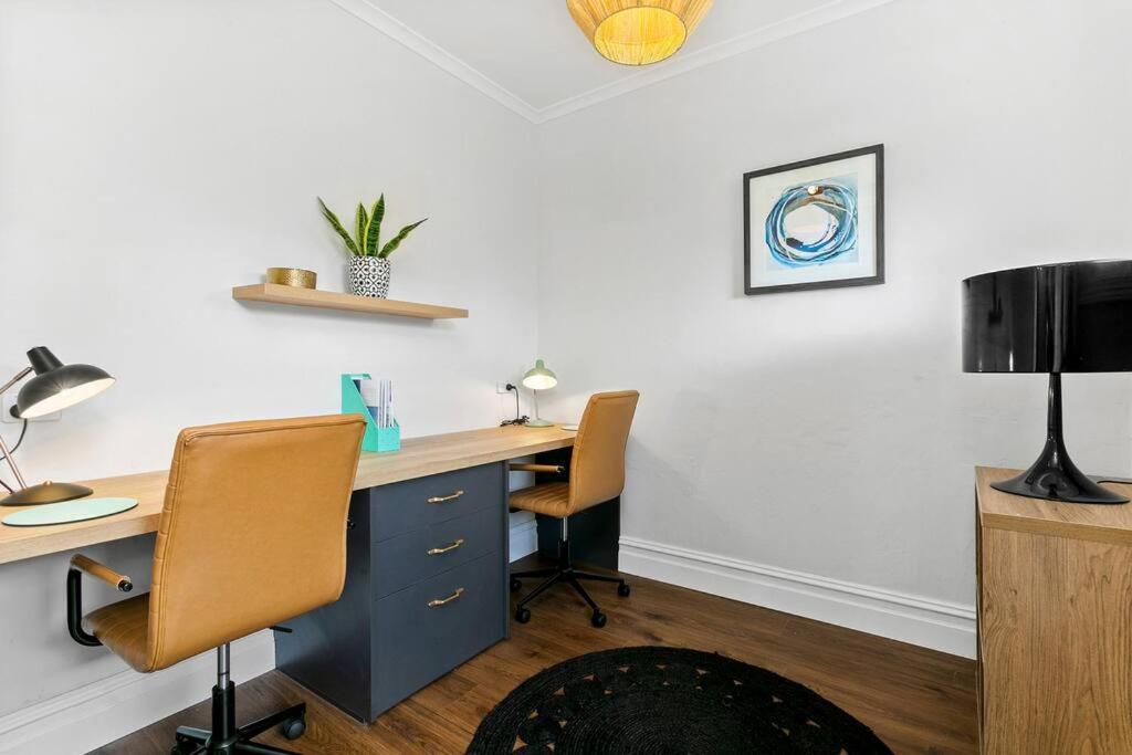 Edw19 - Stylish 2-Bed, 2-Bath Townhose In Drummoyne *